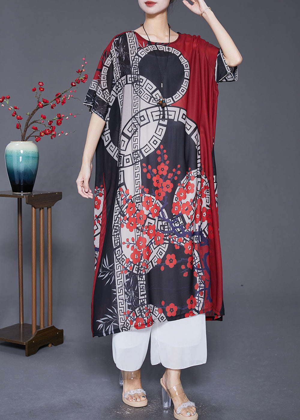 Beautifully Finished Dress in a Timeless Design