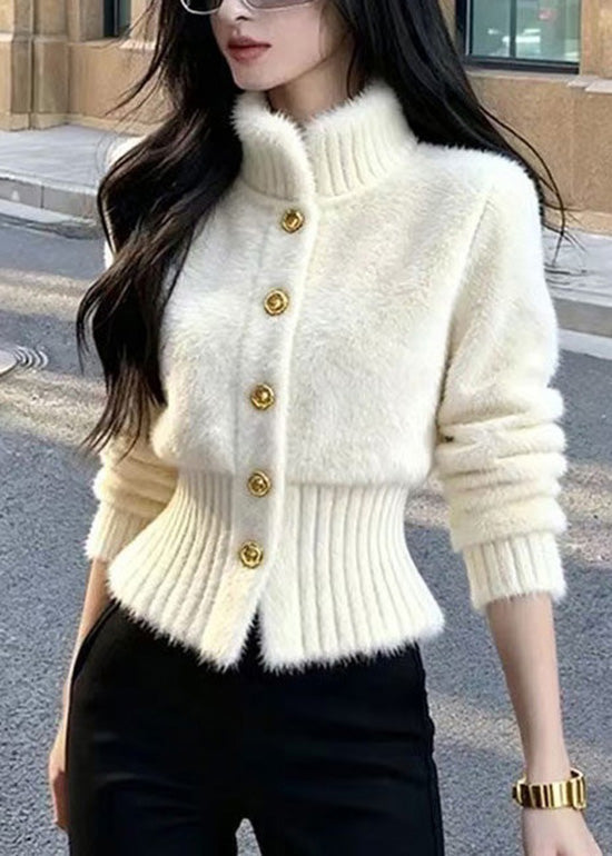 Effortlessly Elegant Cardigan with a Timeless Design