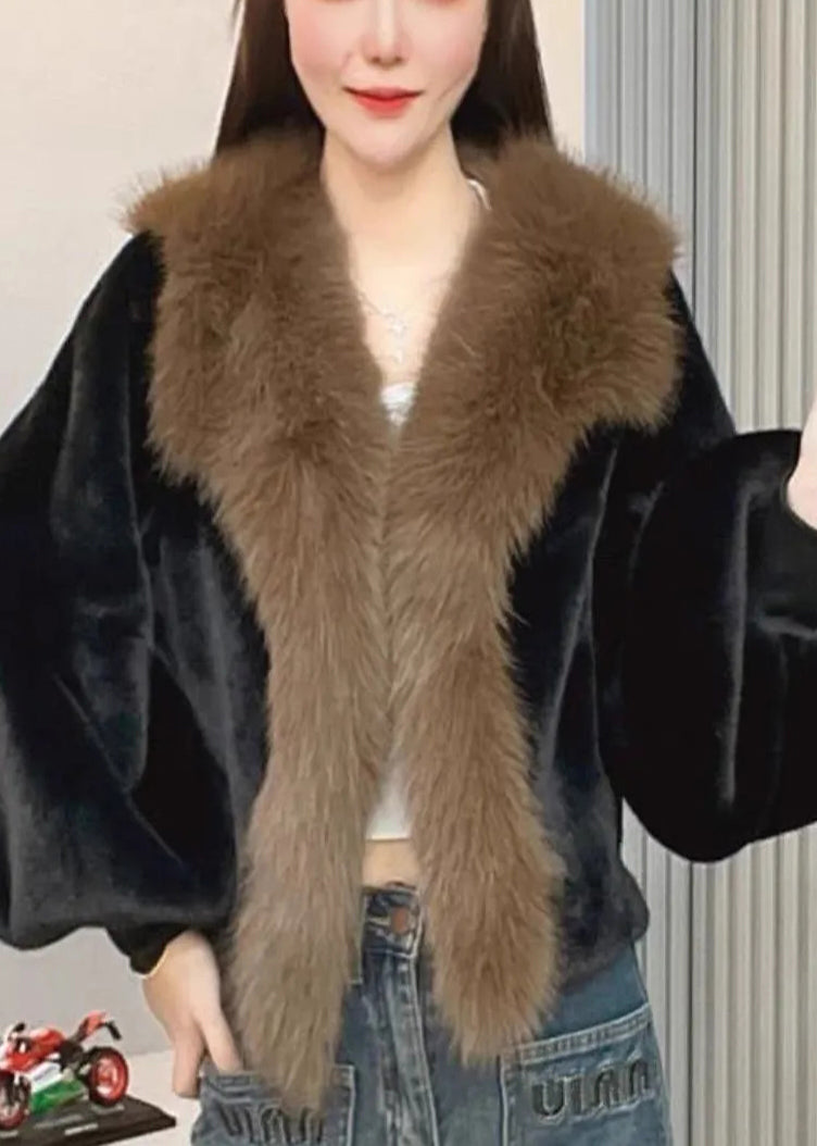 Effortlessly Elegant Coat with a Timeless Design