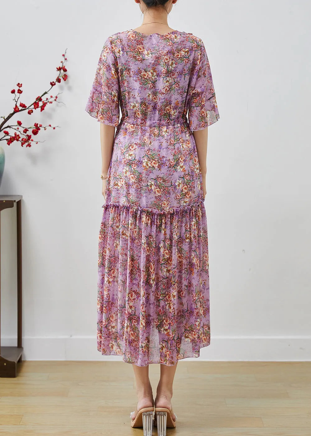 Effortlessly Elegant Dress with a Timeless Design
