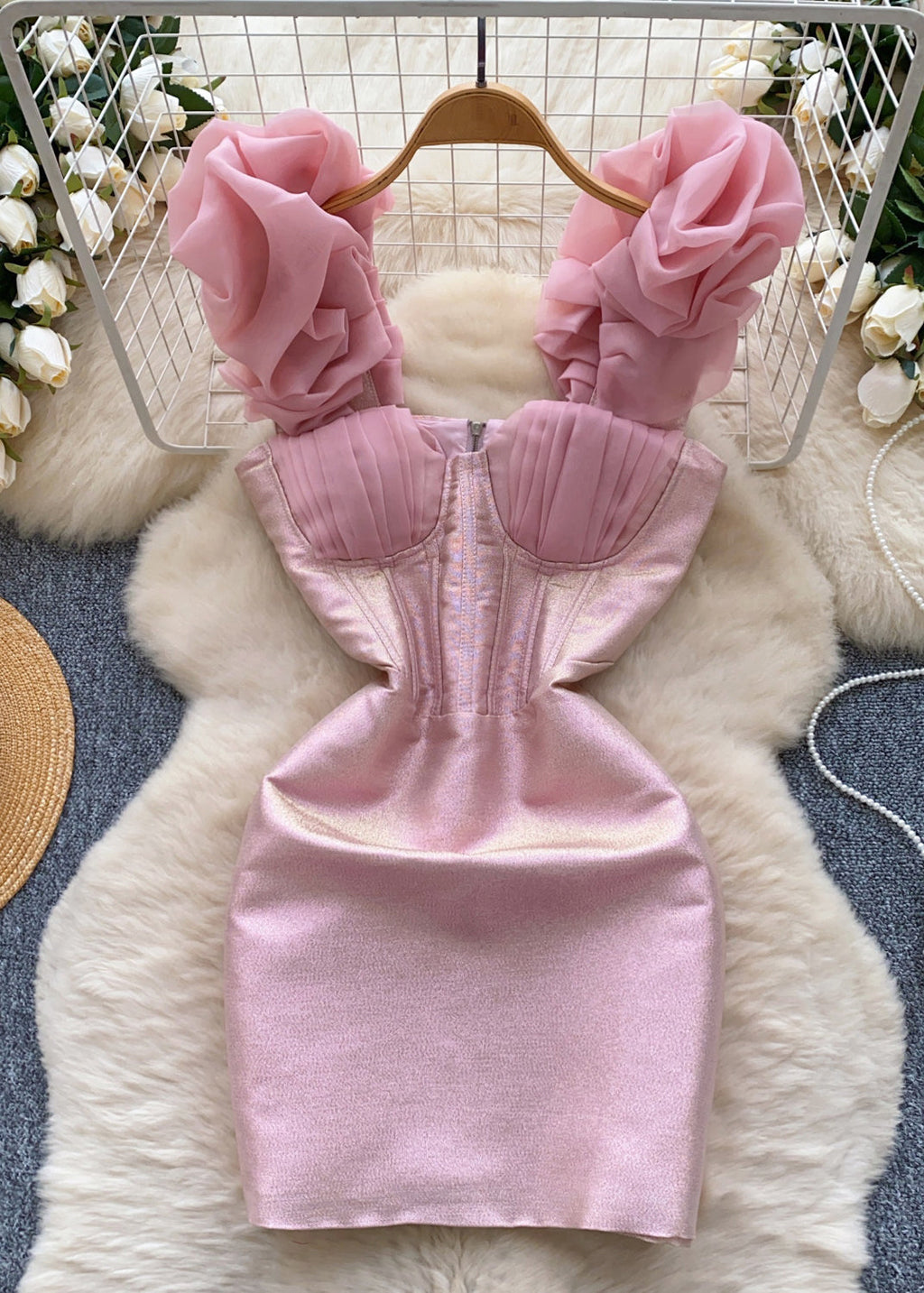 Well Tailored Dress with a Graceful Silhouette