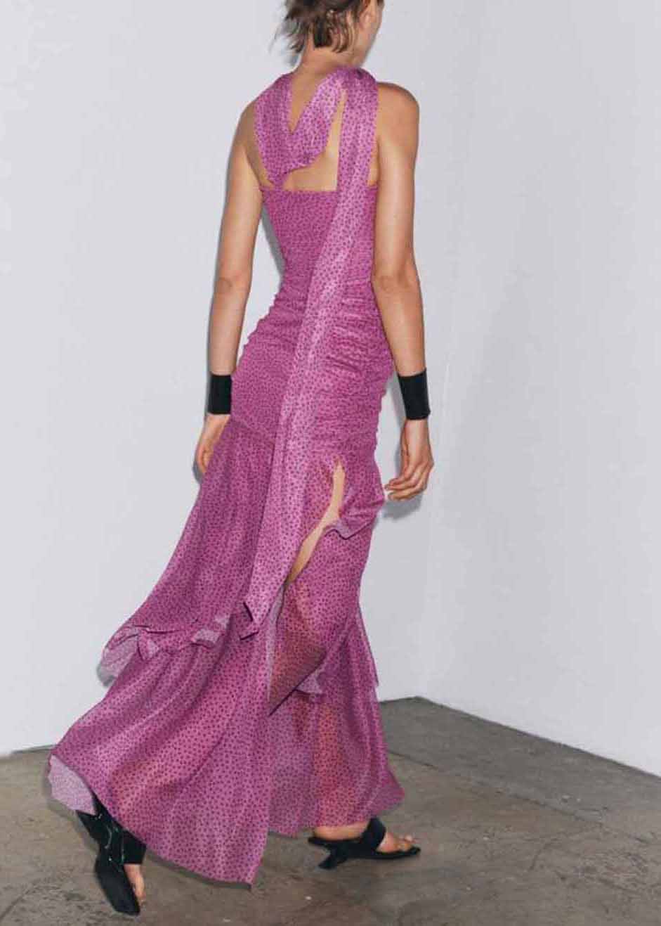 Effortlessly Elegant Dress with a Timeless Design