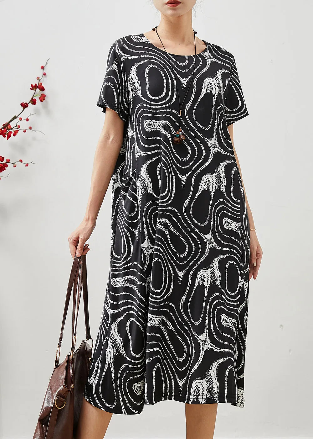 Well Tailored Dress with a Graceful Silhouette