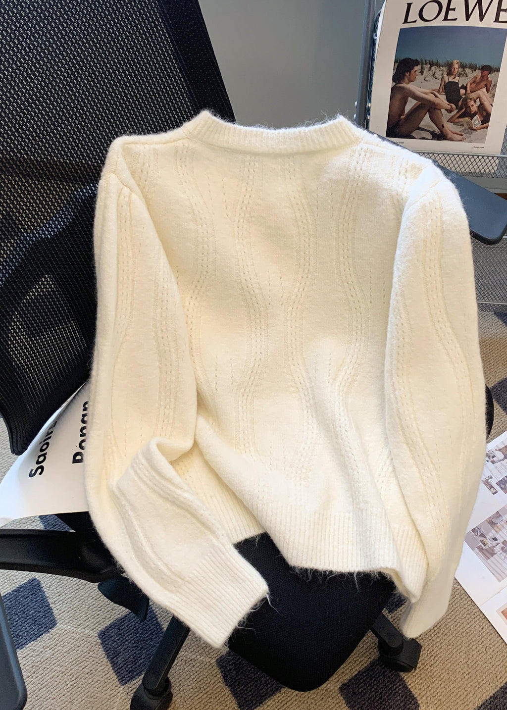 Classic Vintage Sweater with a Flattering Fit
