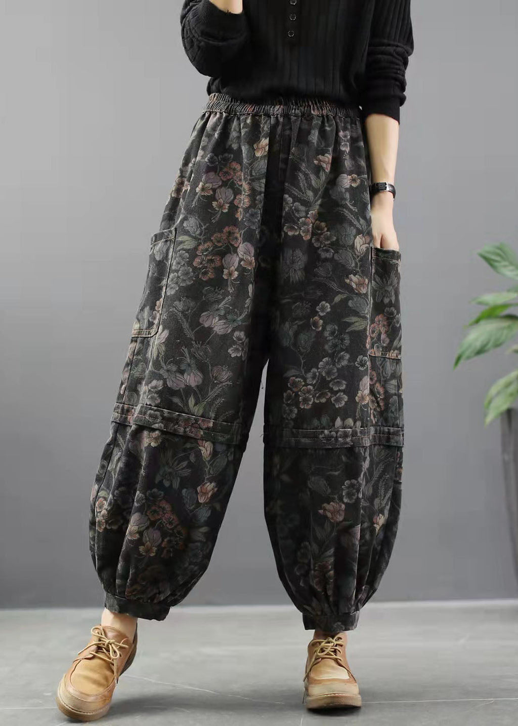 Effortlessly Elegant Pants with a Timeless Design