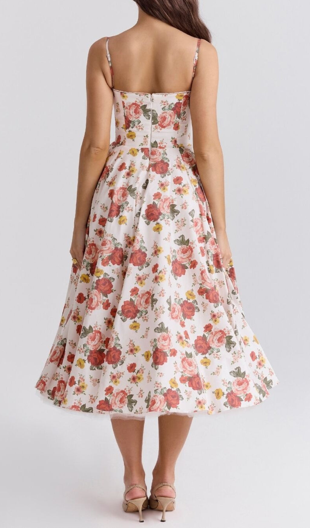 Well Tailored Dress with a Graceful Silhouette
