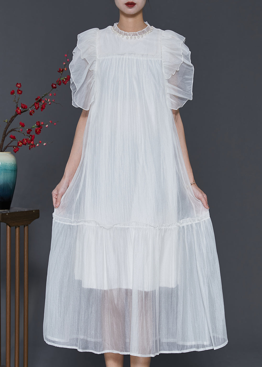 Effortlessly Elegant Dress with a Timeless Design