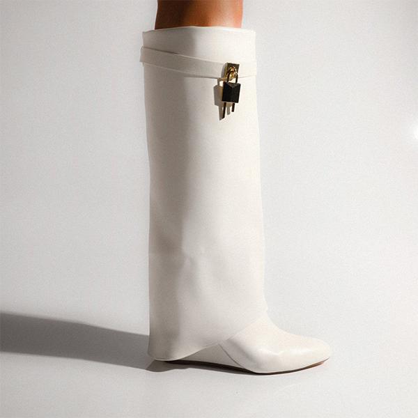 Graceful Orthopedic Boots for Modern Look