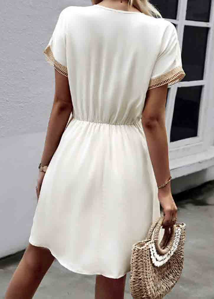 Effortlessly Elegant Dress with a Timeless Design