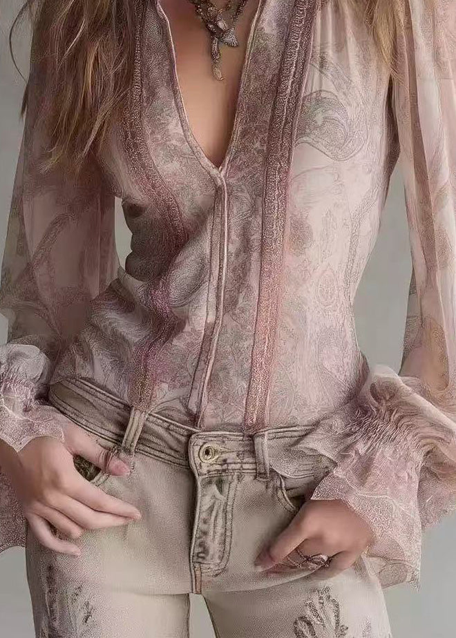 Classic Vintage Blouse with a Flattering Fit