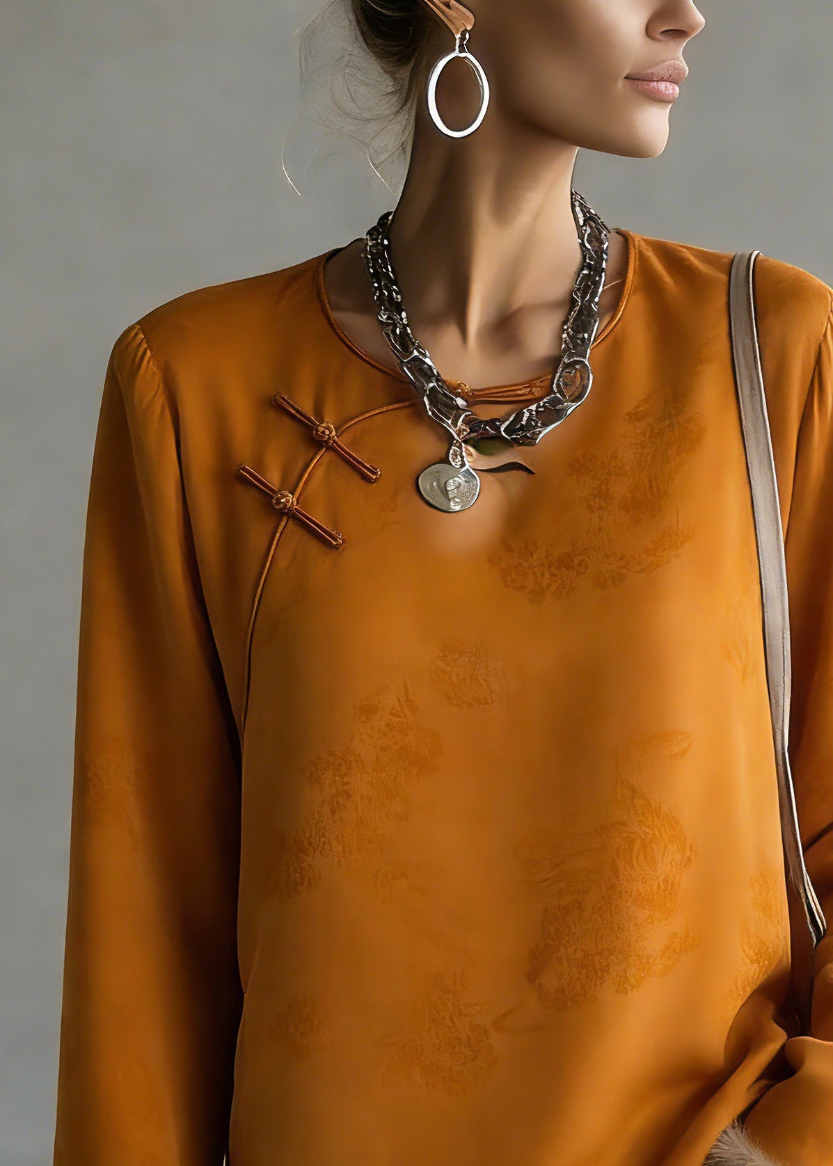 Well Tailored Shirt with a Graceful Silhouette