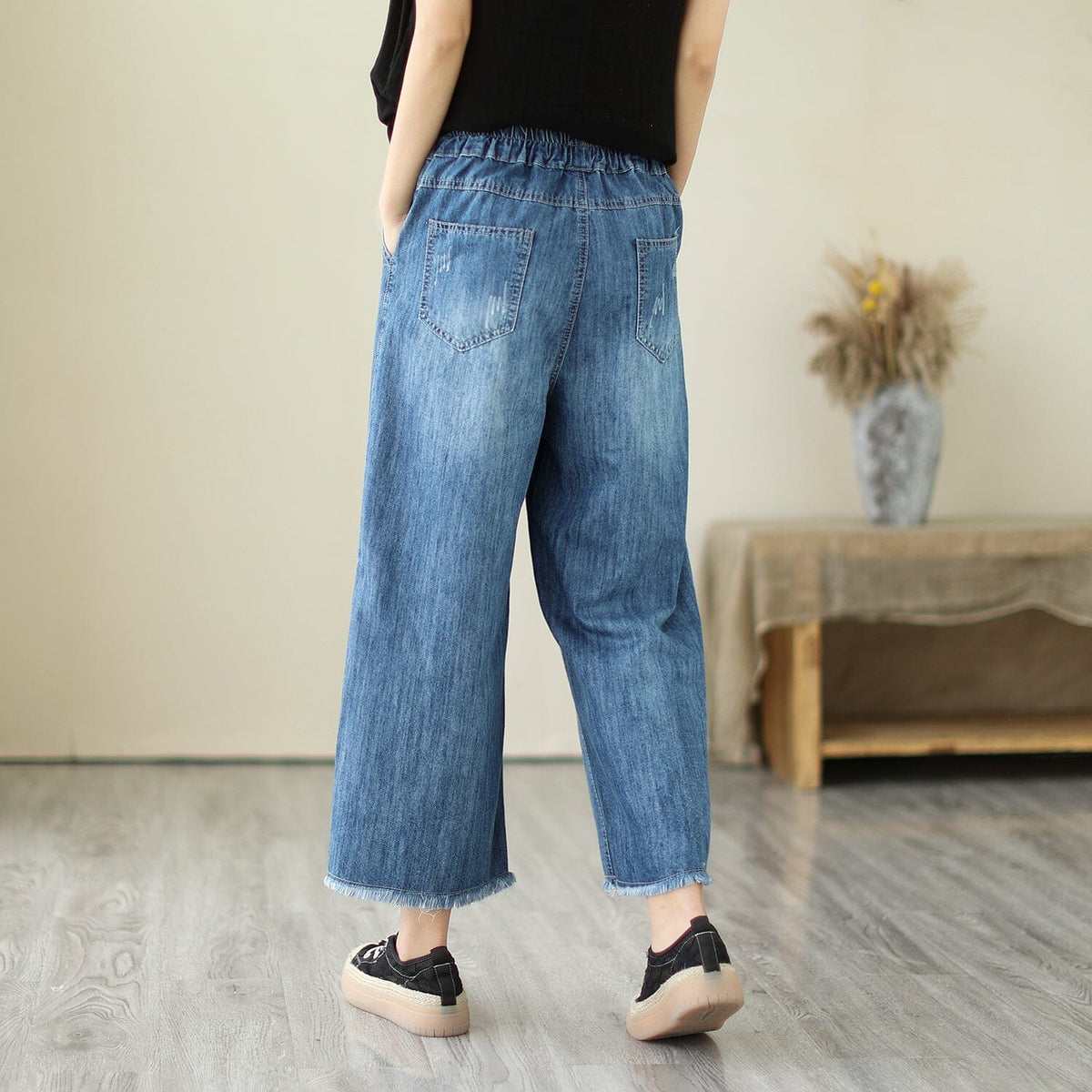 Well Tailored Pants with a Graceful Silhouette