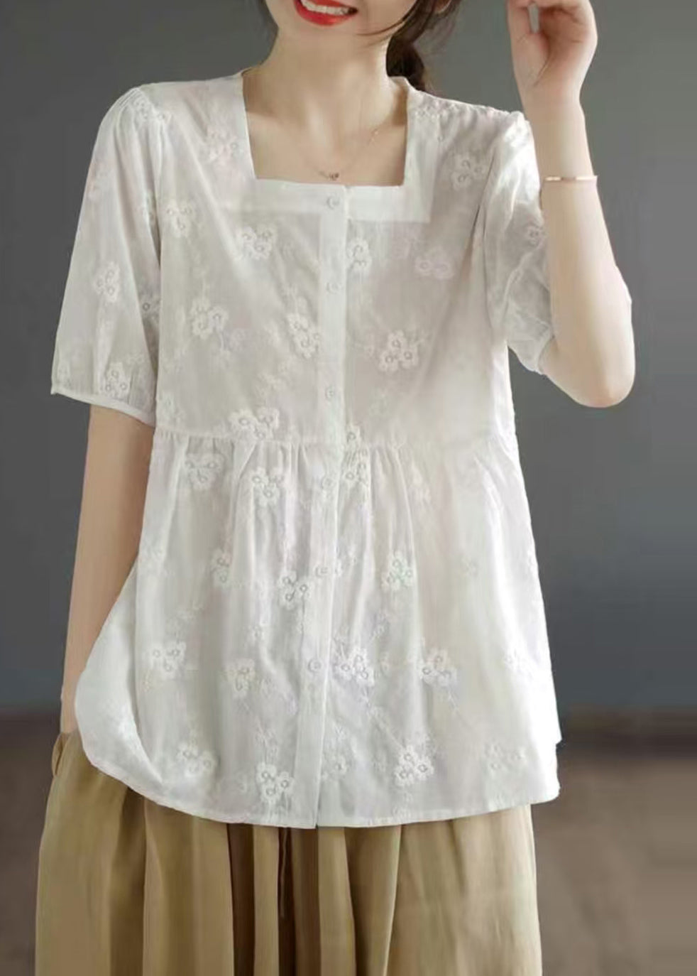 Effortlessly Elegant Top with a Timeless Design