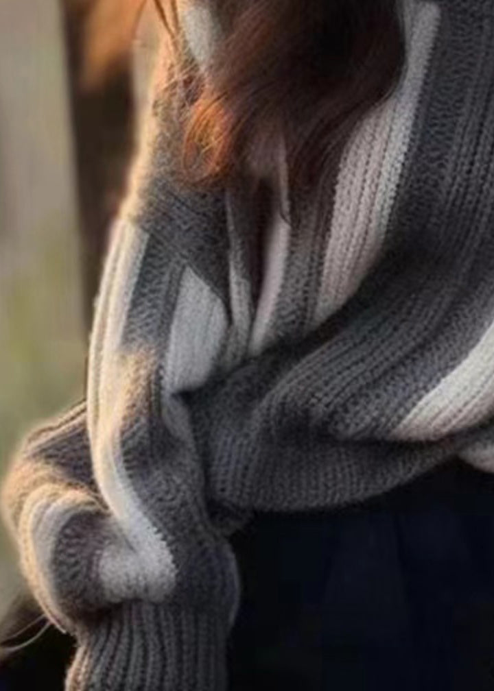 Classic Vintage Sweater with a Flattering Fit