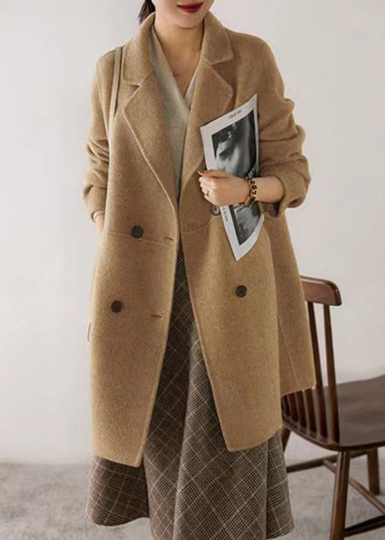 Well Tailored Coat with a Graceful Silhouette