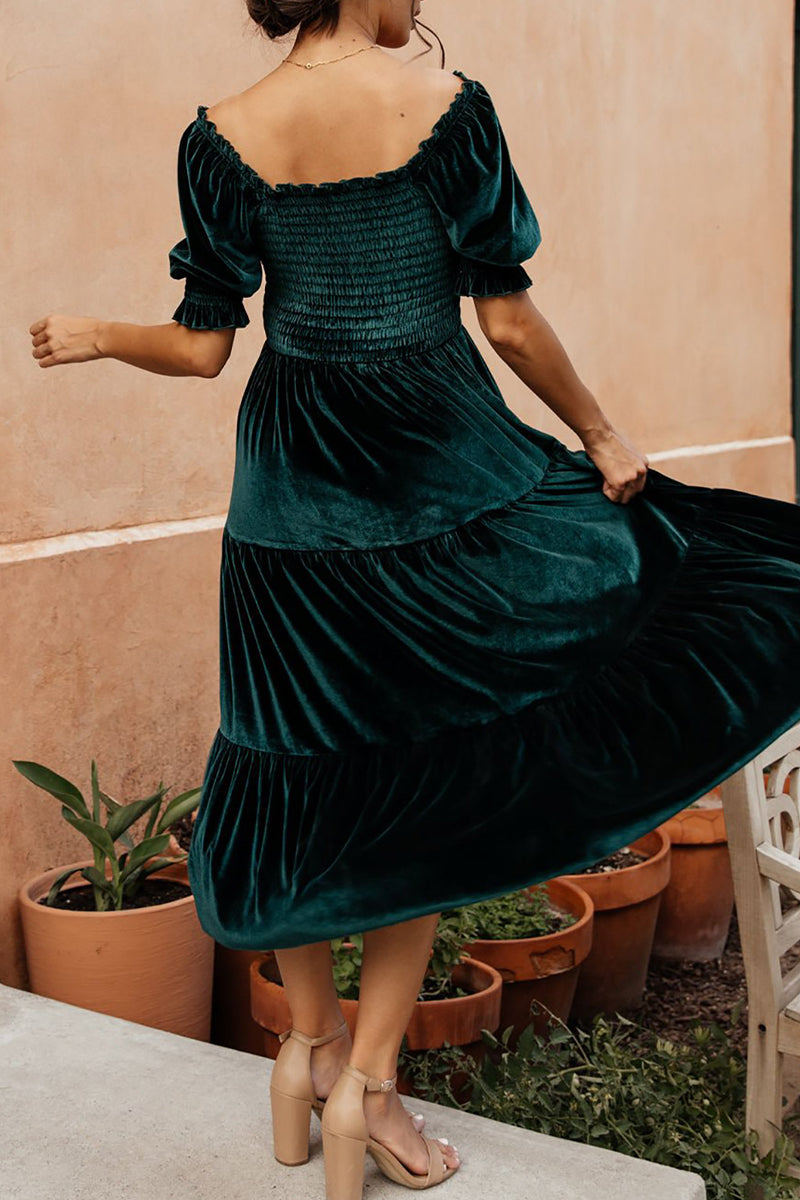 Effortlessly Elegant Dress with a Timeless Design