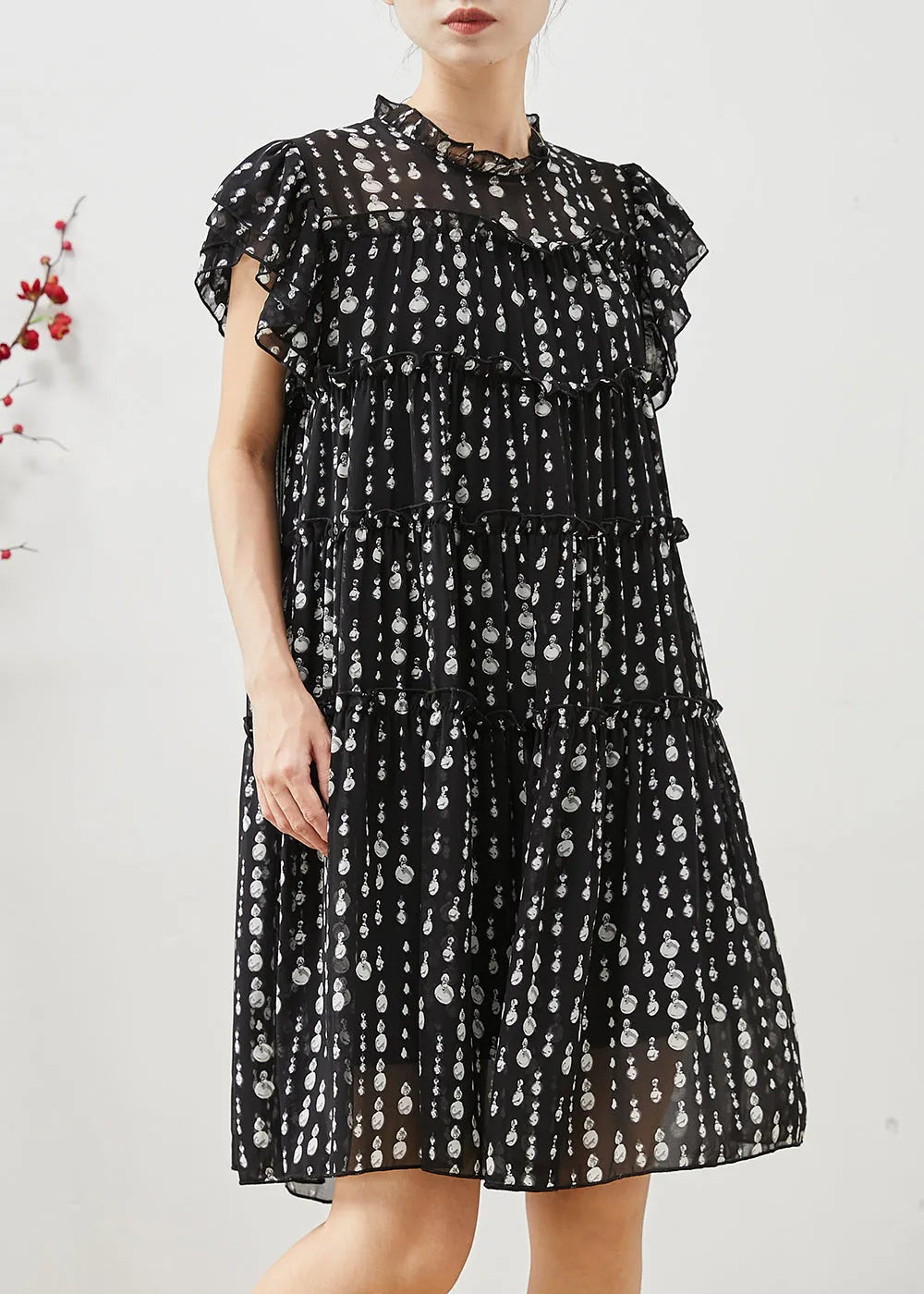 Effortlessly Elegant Dress with a Timeless Design