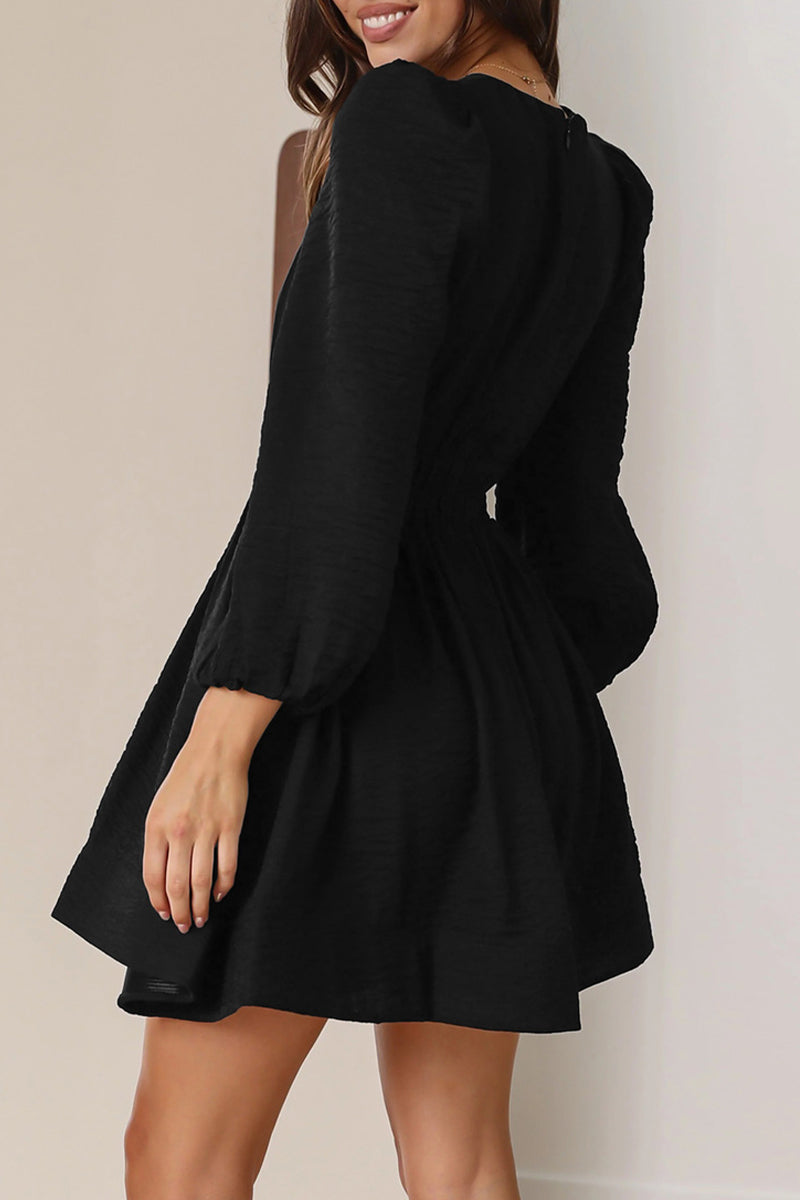 Effortlessly Elegant Dress with a Timeless Design