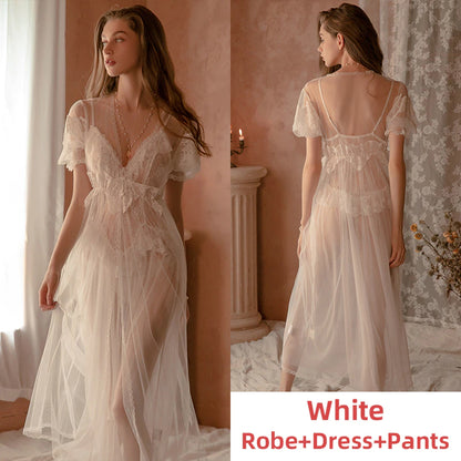 Finely Styled Dress with a Classic Vintage Look