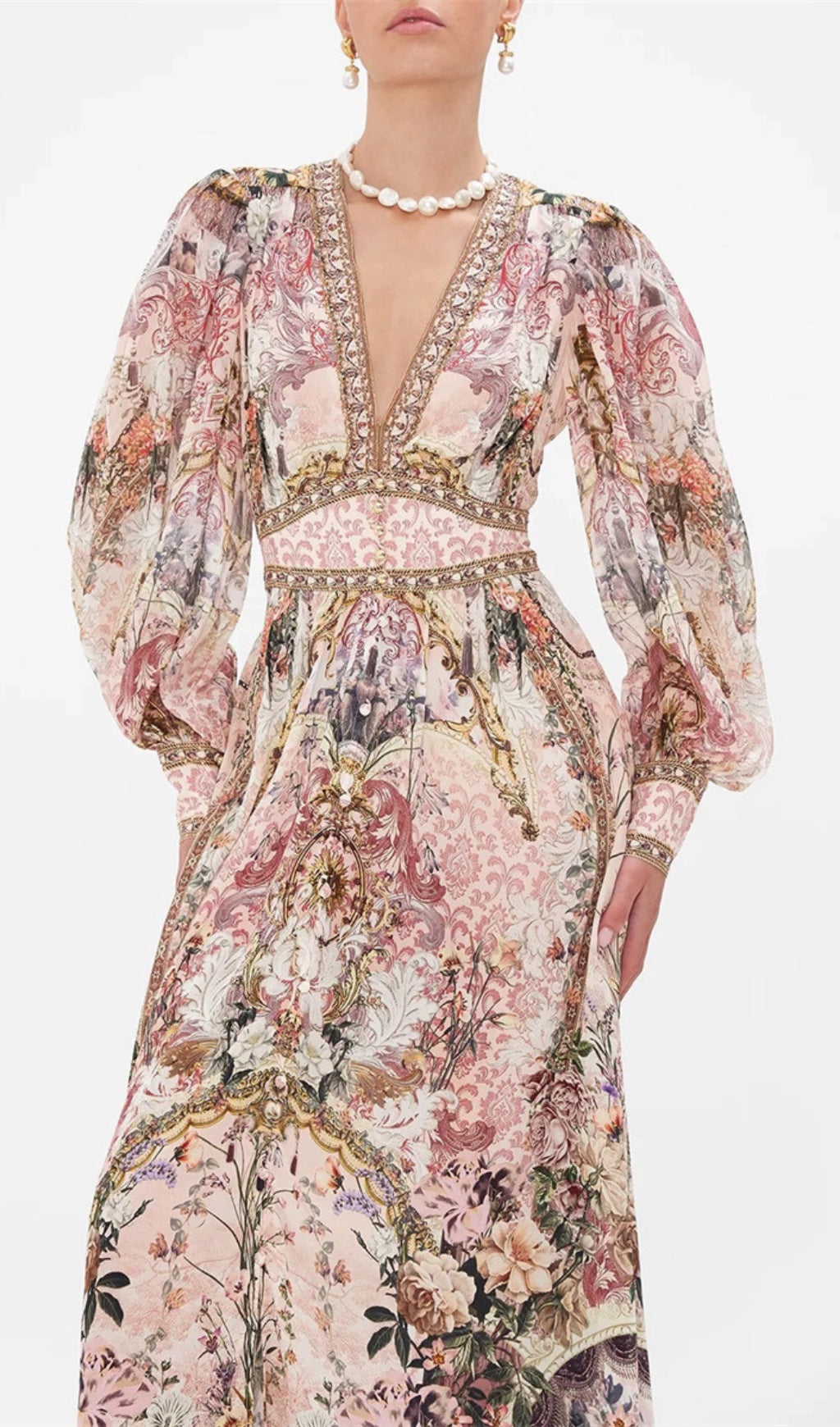 Well Tailored Dress with a Graceful Silhouette