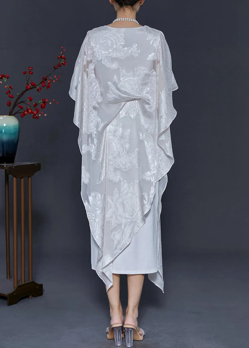 Beautifully Finished Dress in a Timeless Design