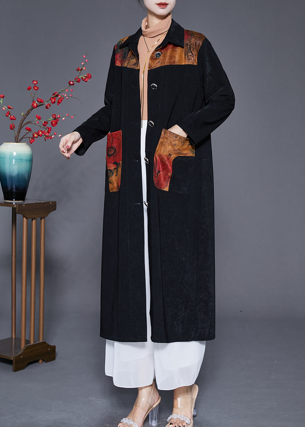 Well Tailored Coat with a Graceful Silhouette