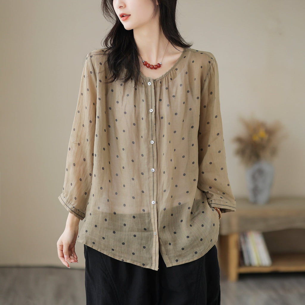 Well Tailored Blouse with a Graceful Silhouette