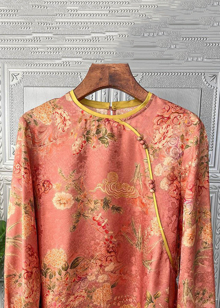 Well Tailored Top with a Graceful Silhouette