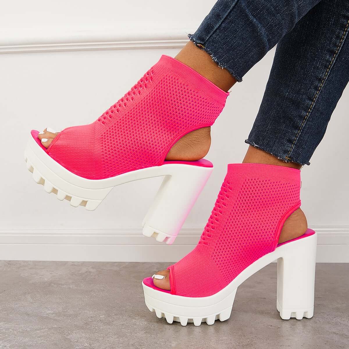Graceful Orthopedic Sandals for Modern Look