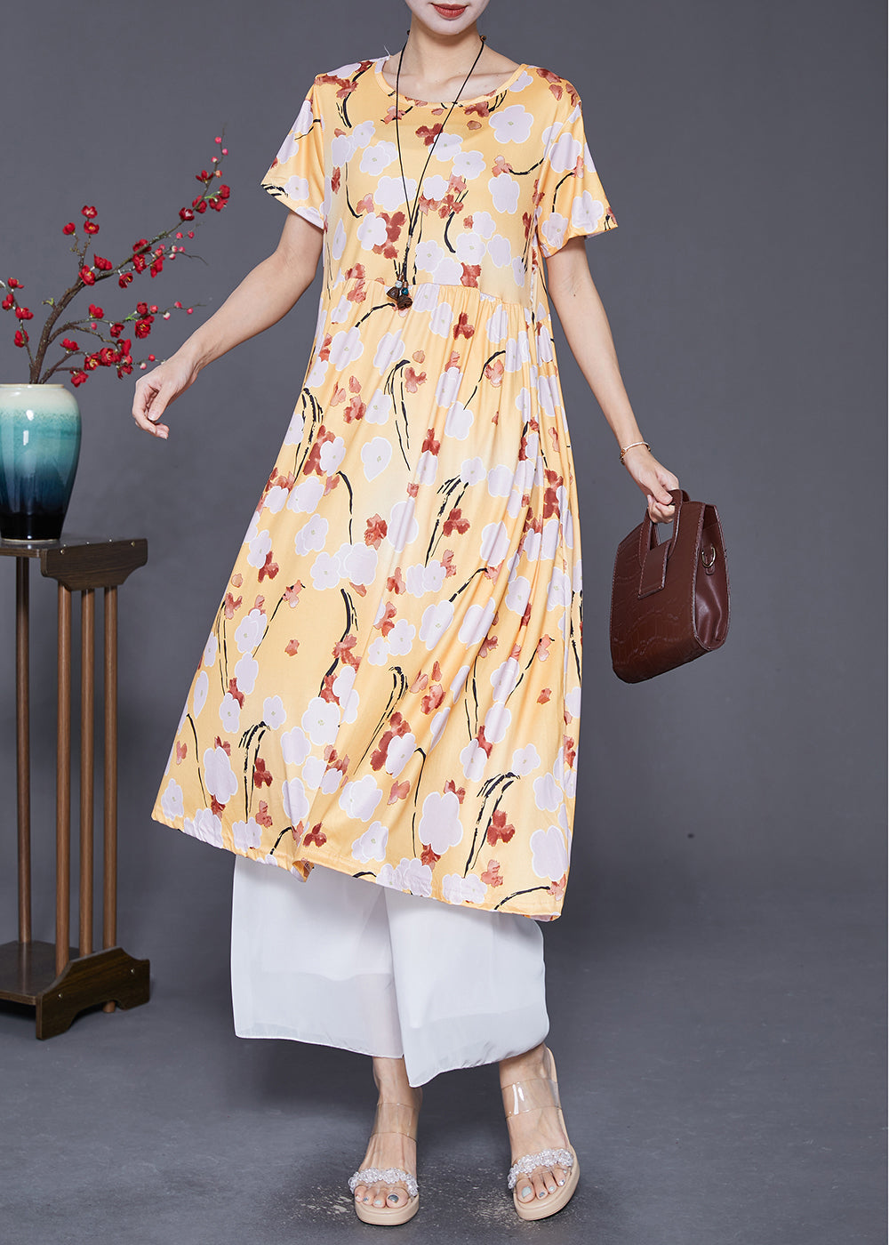 Beautifully Finished Dress in a Timeless Design