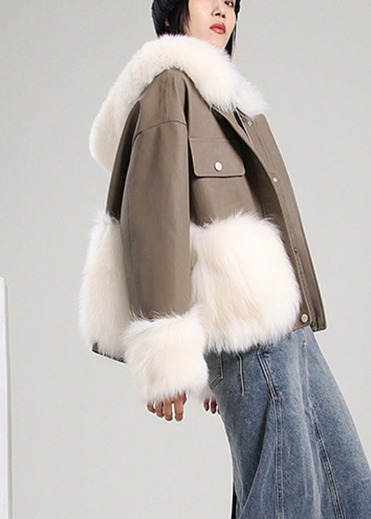 Well Tailored Coat with a Graceful Silhouette