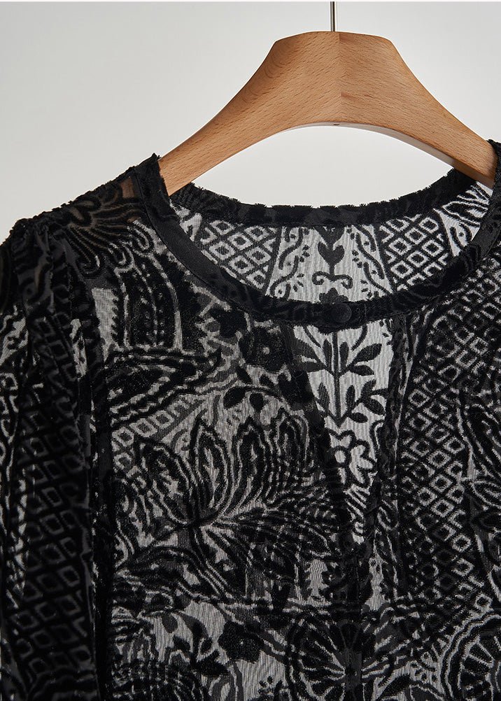 Effortlessly Elegant Blouse with a Timeless Design
