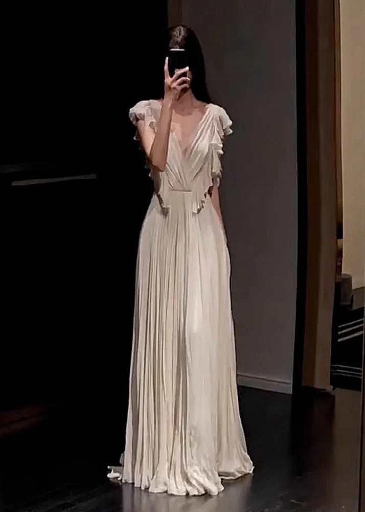 Beautifully Finished Dress in a Timeless Design