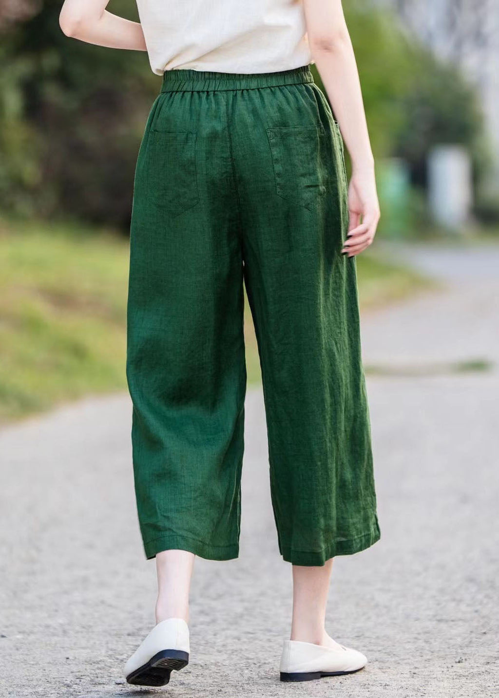 Well Tailored Pants with a Graceful Silhouette