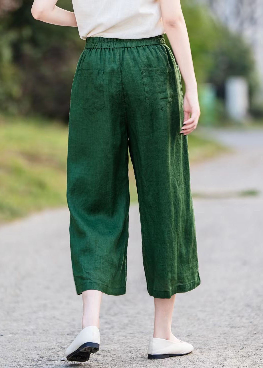 Well Tailored Pants with a Graceful Silhouette