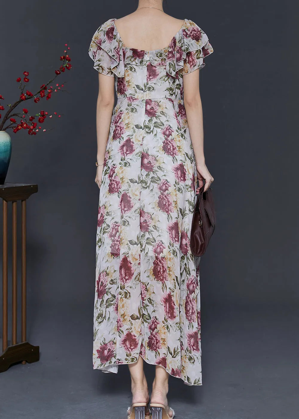 Well Tailored Dress with a Graceful Silhouette