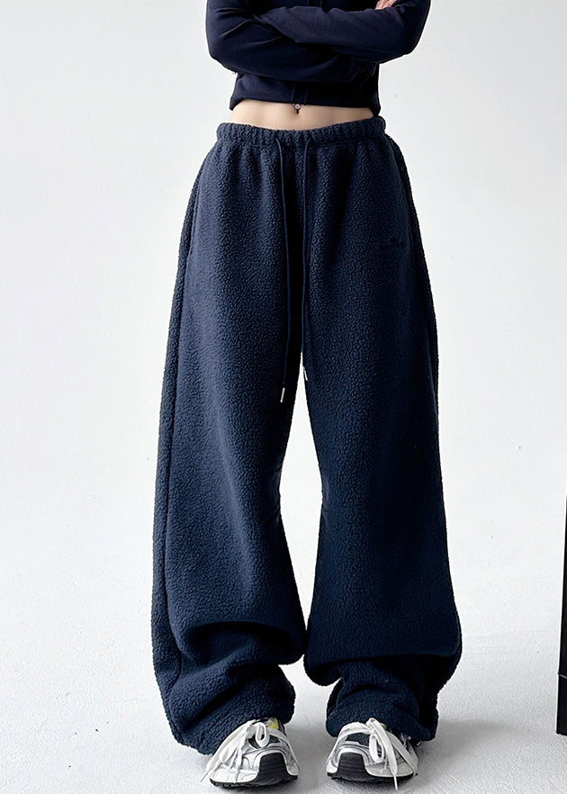 Effortlessly Elegant Pants with a Timeless Design