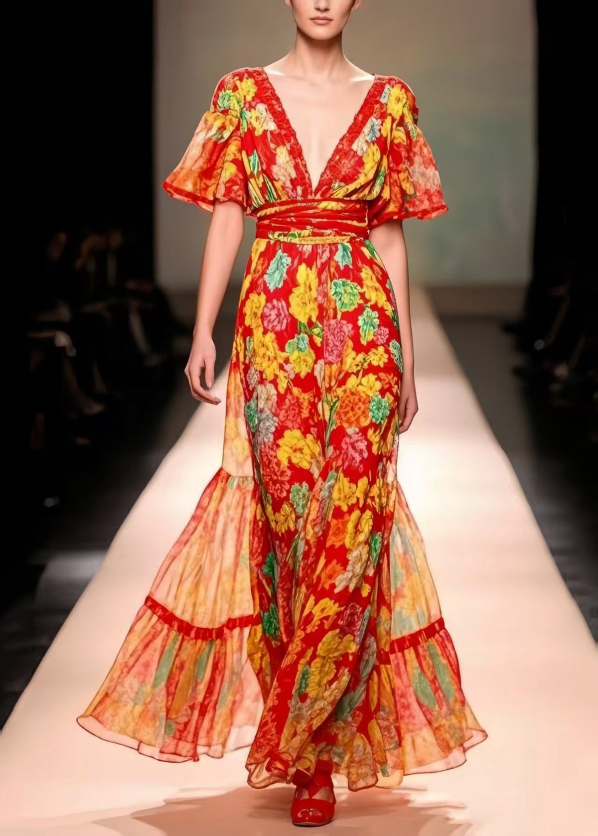 Well Tailored Dress with a Graceful Silhouette