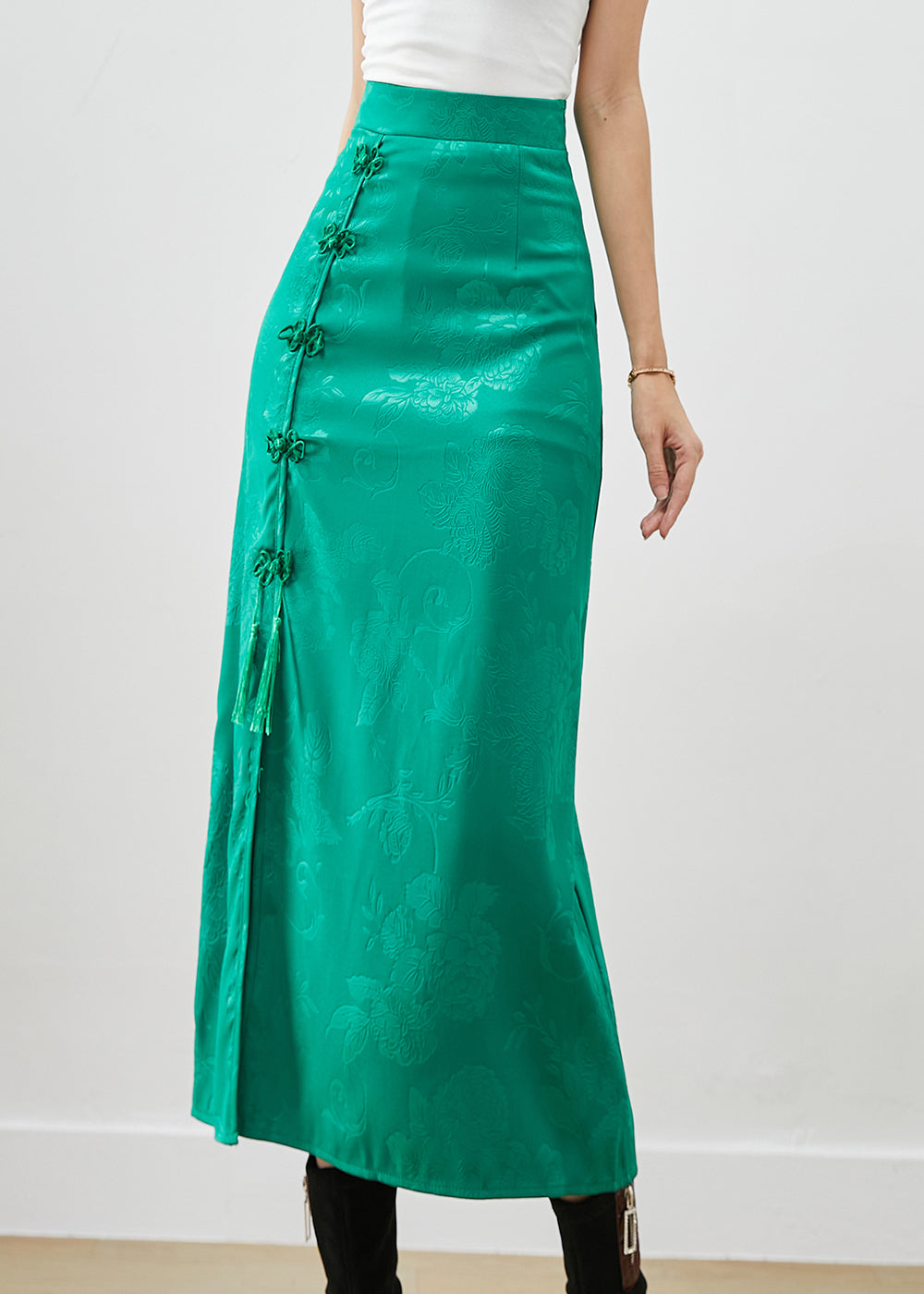 Sophisticated Garment with a Clean Classic Look
