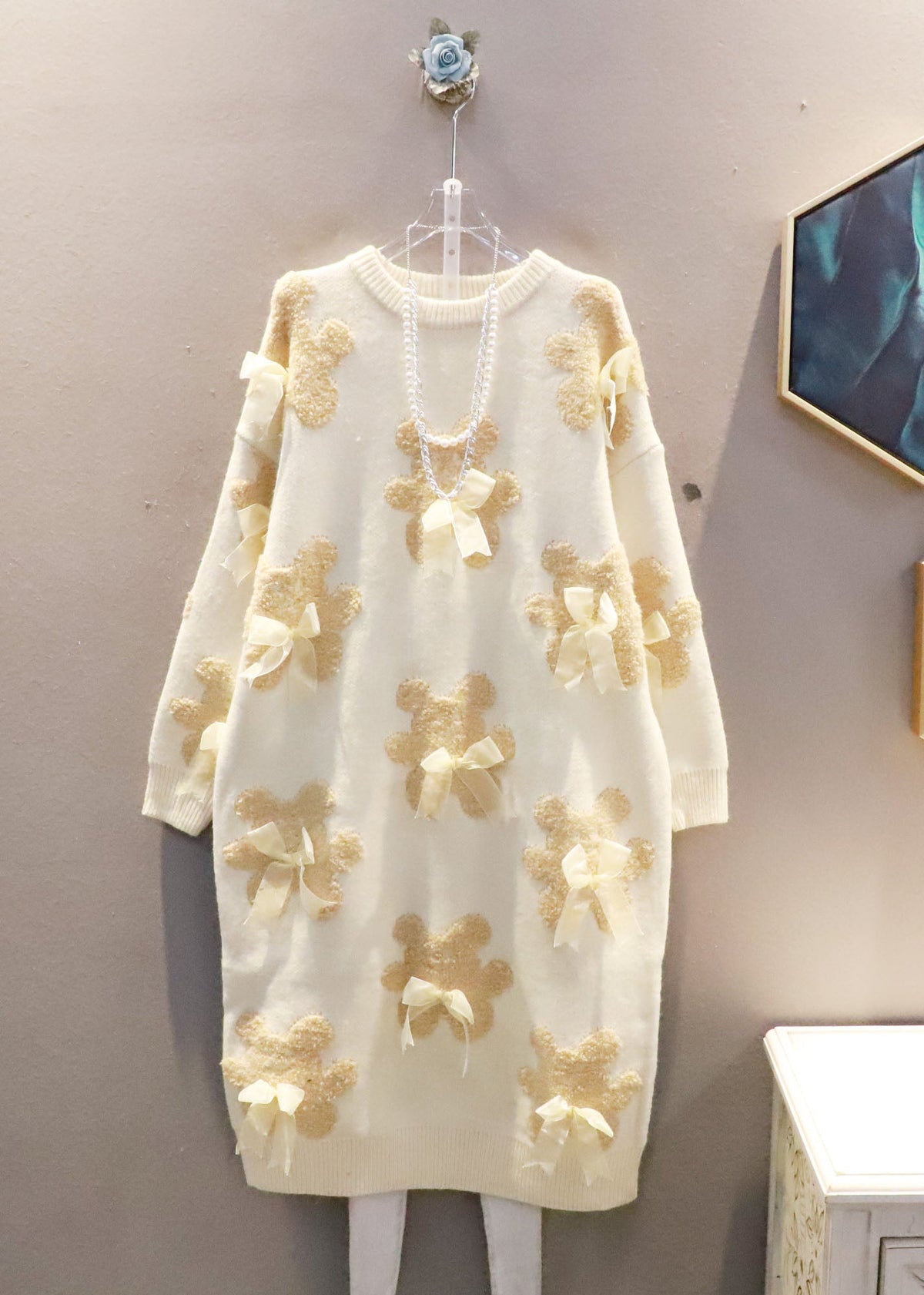 Classic Vintage Sweater with a Flattering Fit