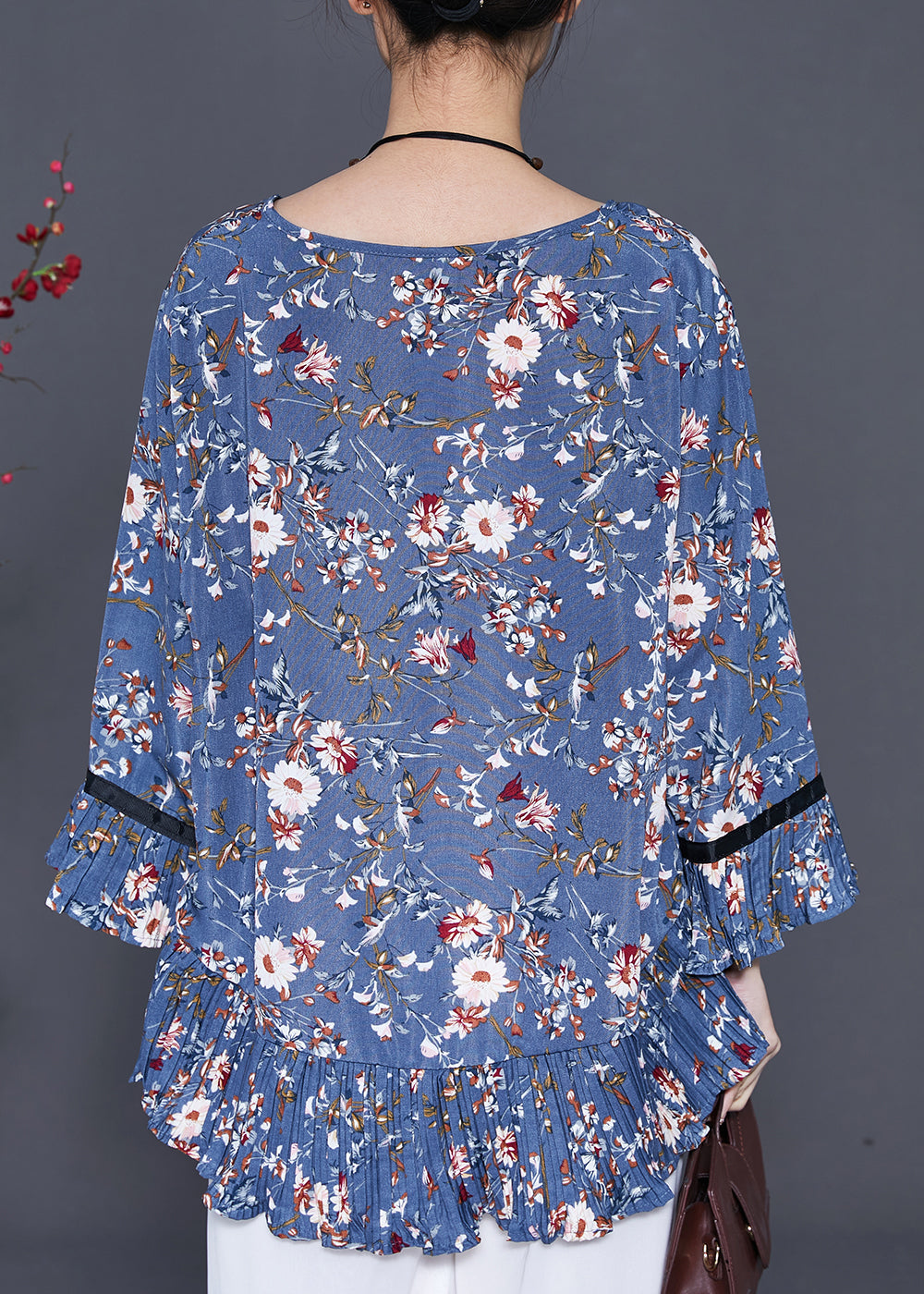 Sophisticated Blouse with a Clean Classic Look