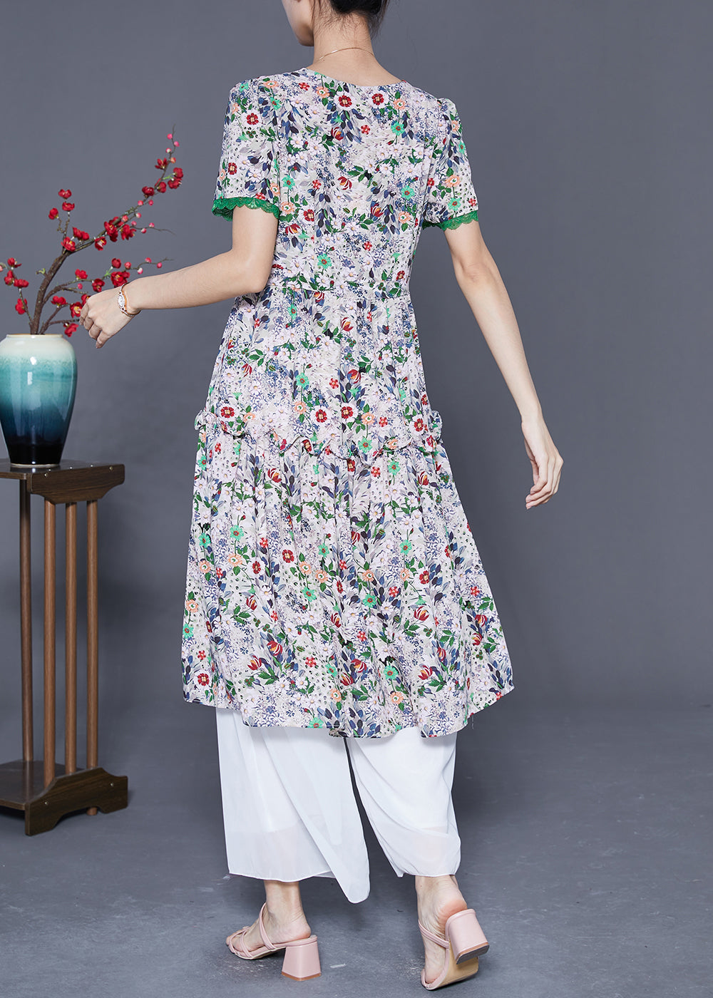 Effortlessly Elegant Dress with a Timeless Design