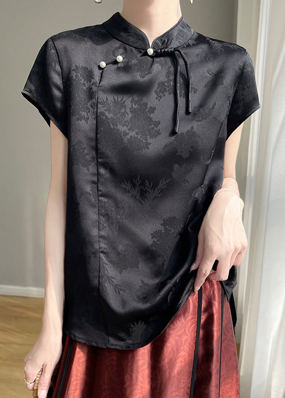 Well Tailored Top with a Graceful Silhouette