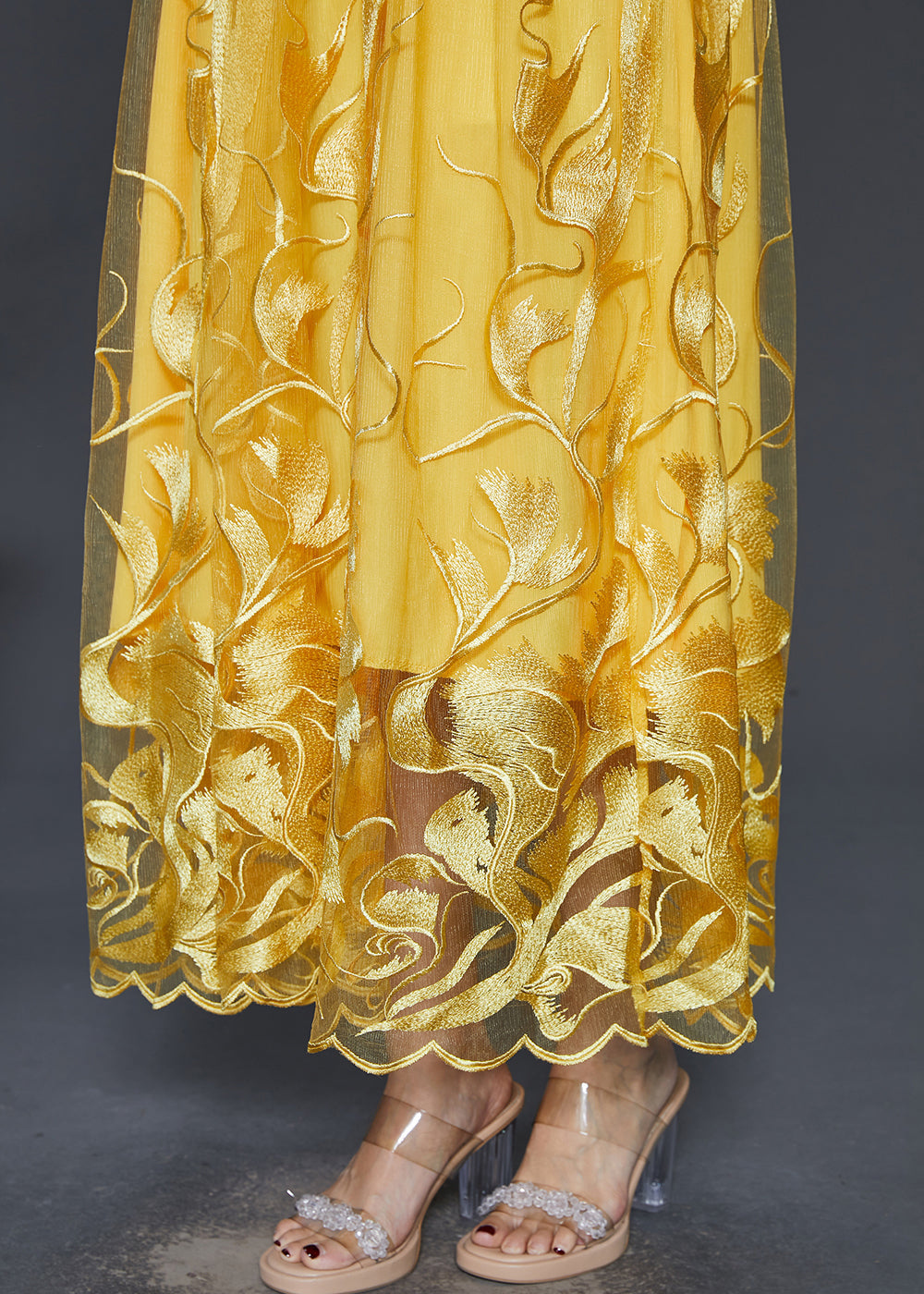 Well Tailored Dress with a Graceful Silhouette
