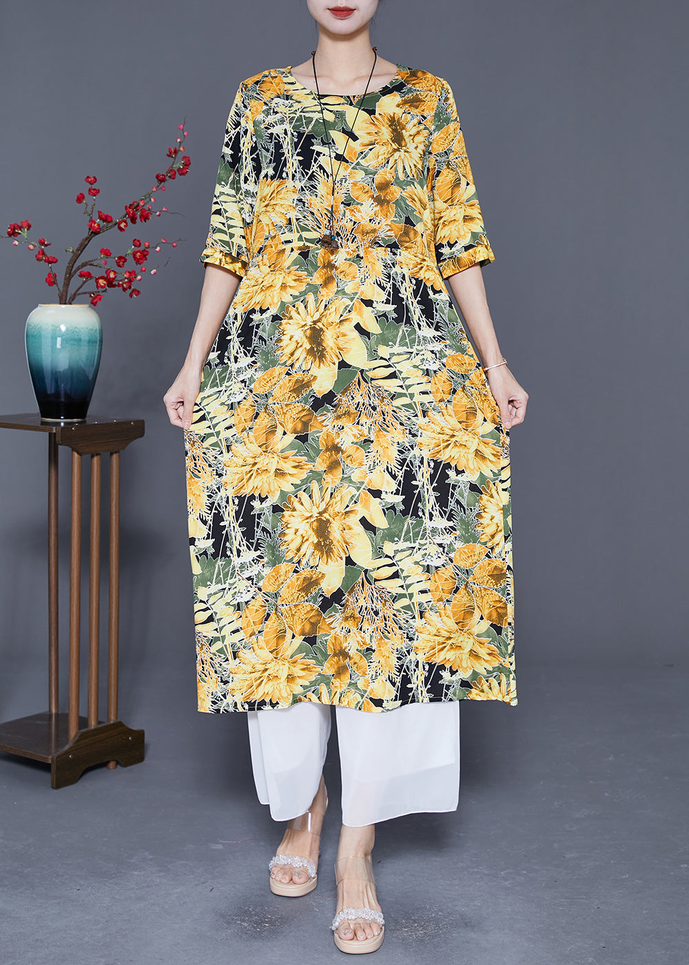 Beautifully Finished Dress in a Timeless Design