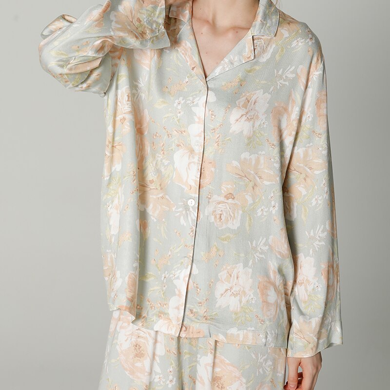 Effortlessly Elegant Cardigan with a Timeless Design