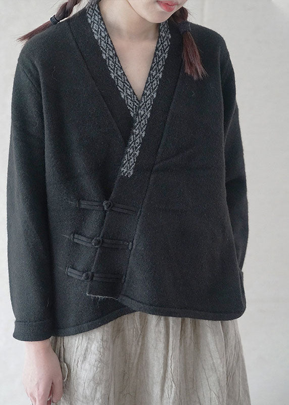 Effortlessly Elegant Sweater with a Timeless Design