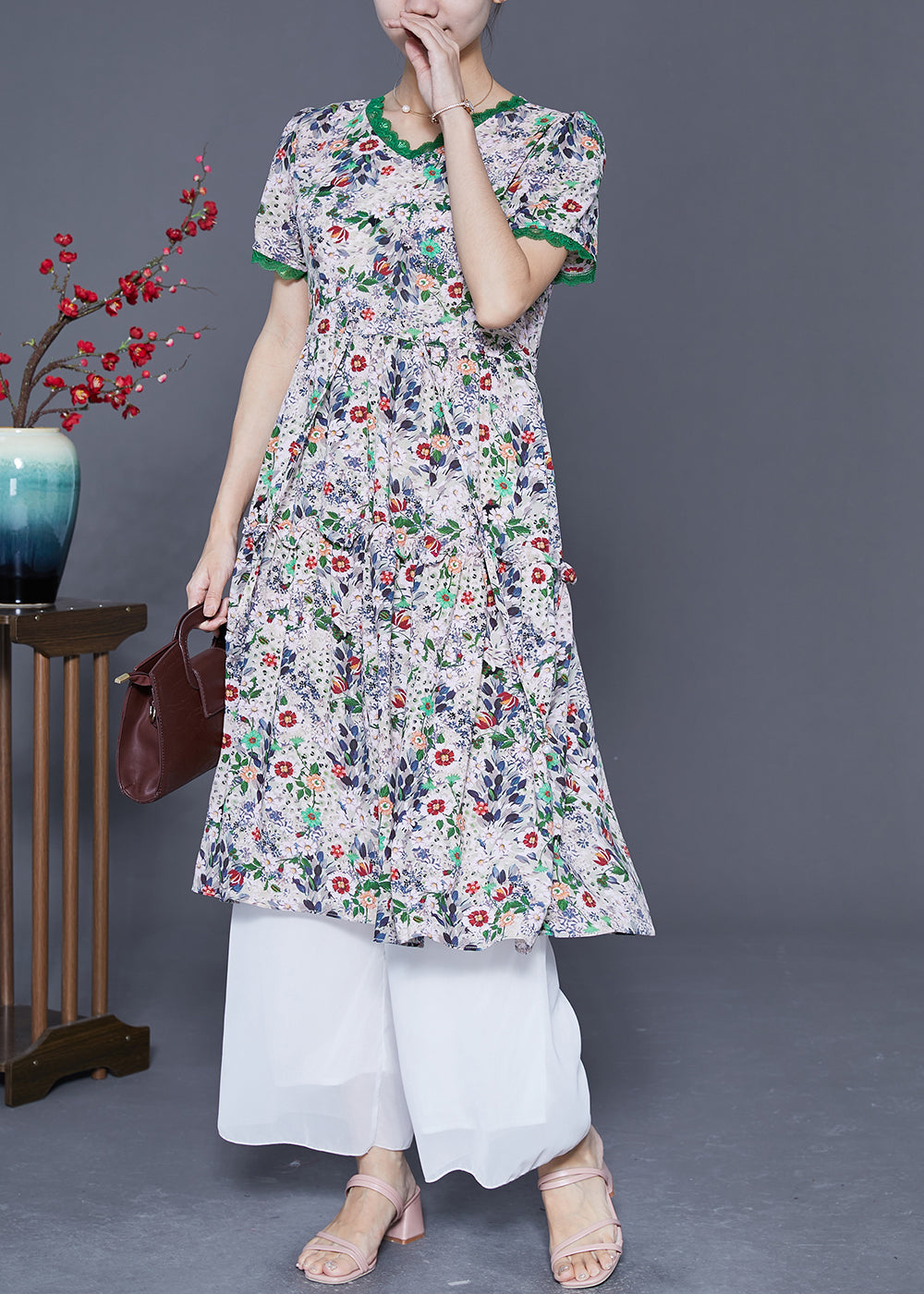Effortlessly Elegant Dress with a Timeless Design