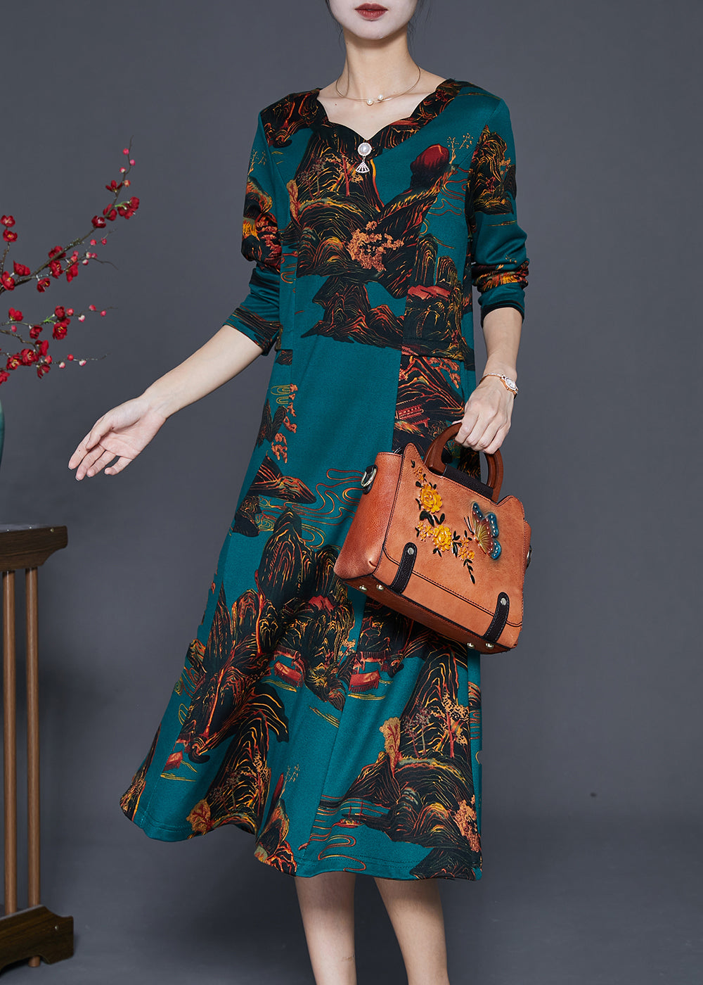 Effortlessly Elegant Dress with a Timeless Design