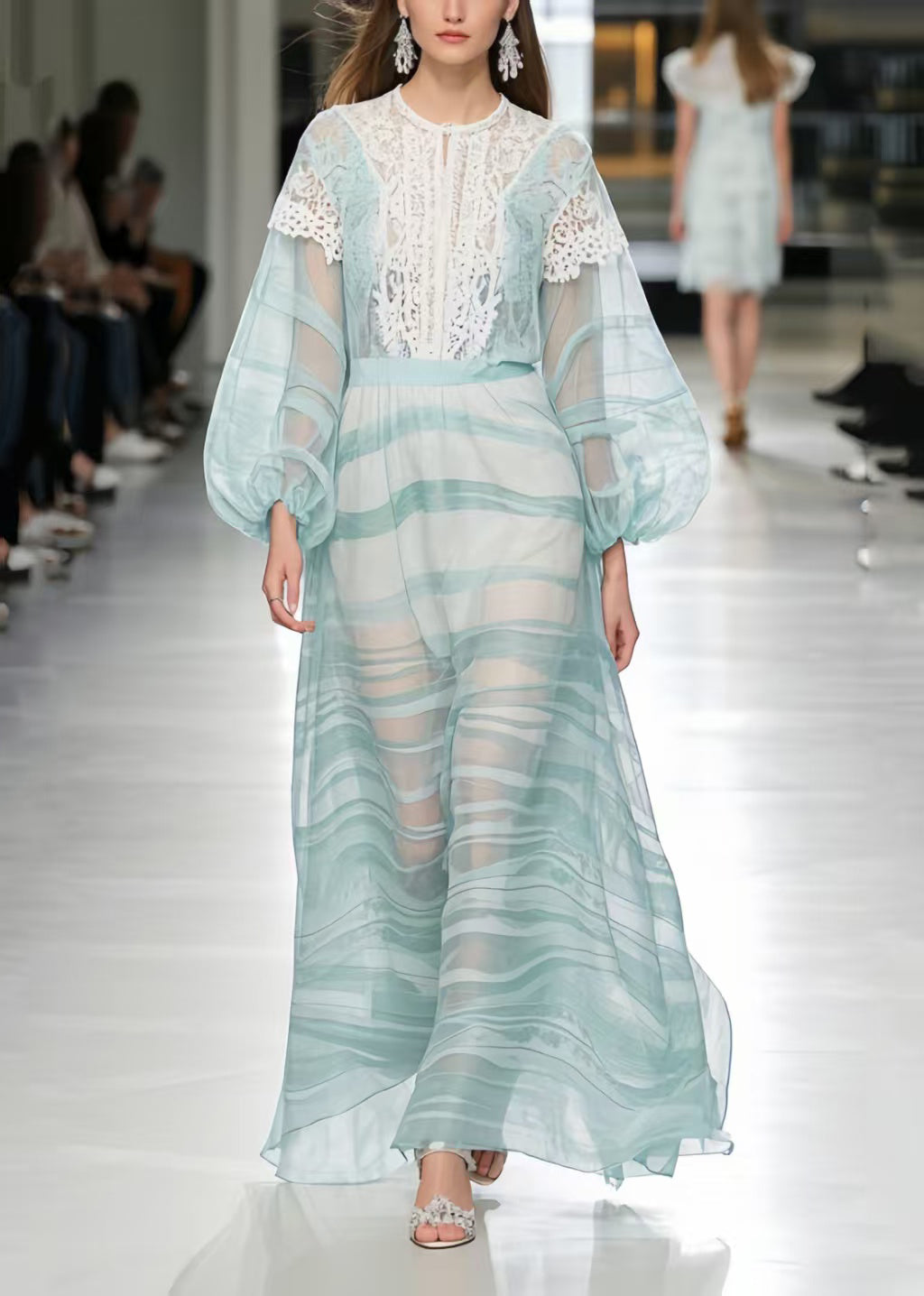 Well Tailored Dress with a Graceful Silhouette
